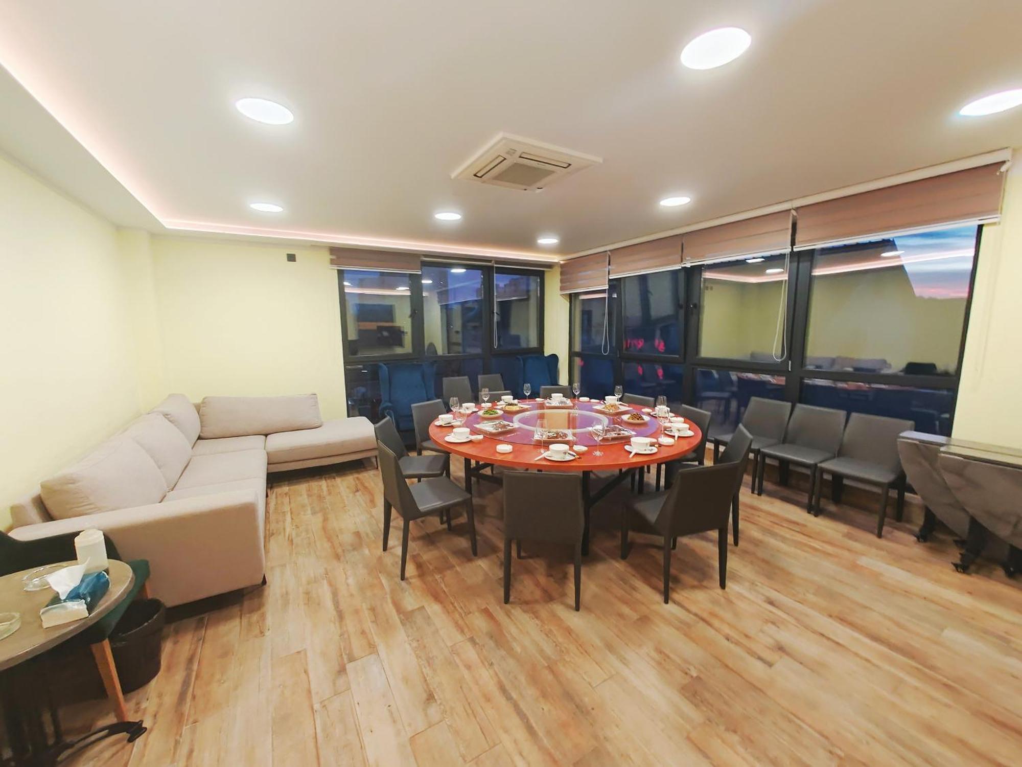 H.T Hotel بلغراد المظهر الخارجي الصورة